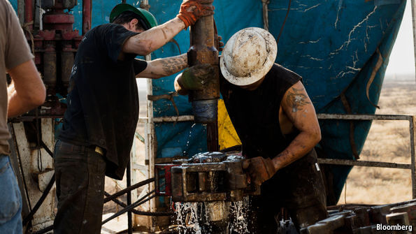 America lifts its ban on oil exports